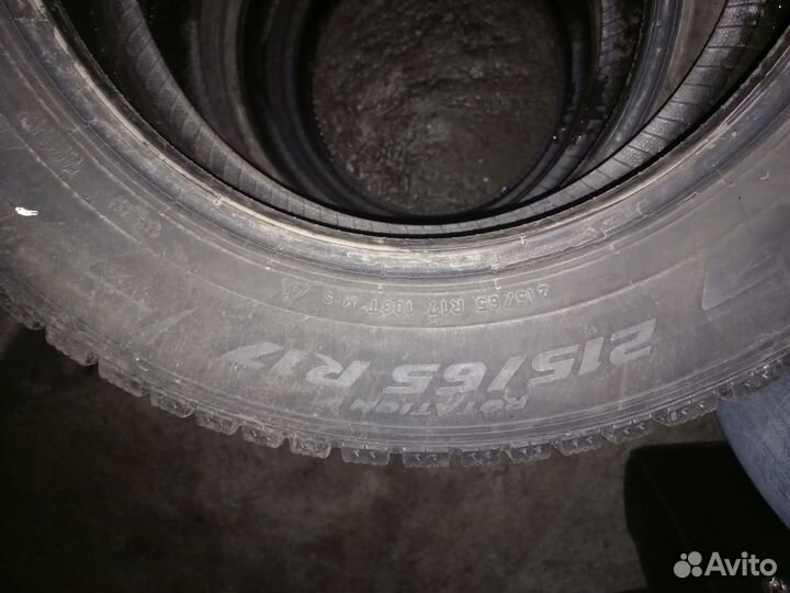 Pirelli Ice Zero 215/65 R17