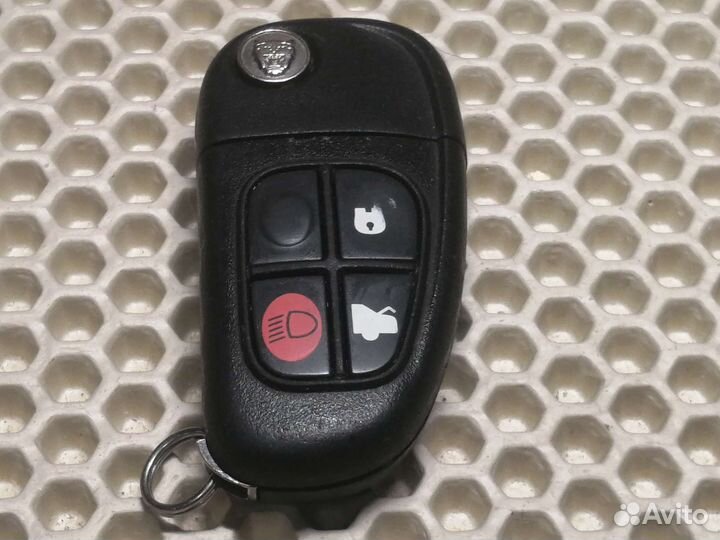 Jaguar оригинальный б/у чип ключ