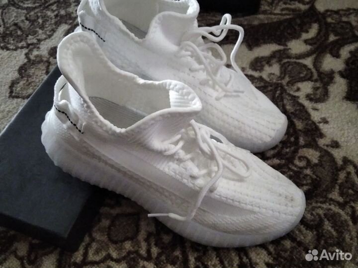 Изики женские новые