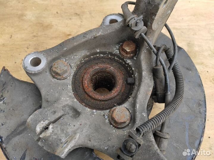 Кулак поворотный правый со ступицей Opel Insignia