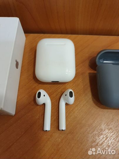 Наушники AirPods (1го поколения)