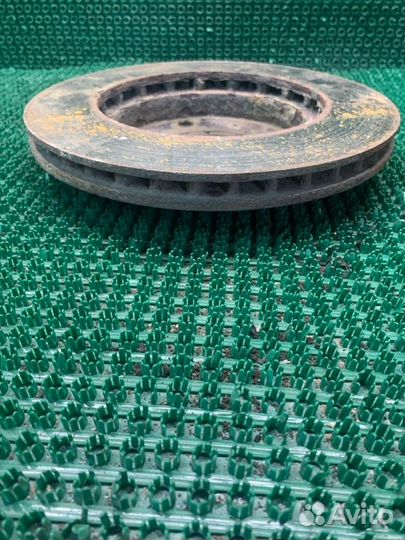 Диск тормозной передний правый Mitsubishi Legnum