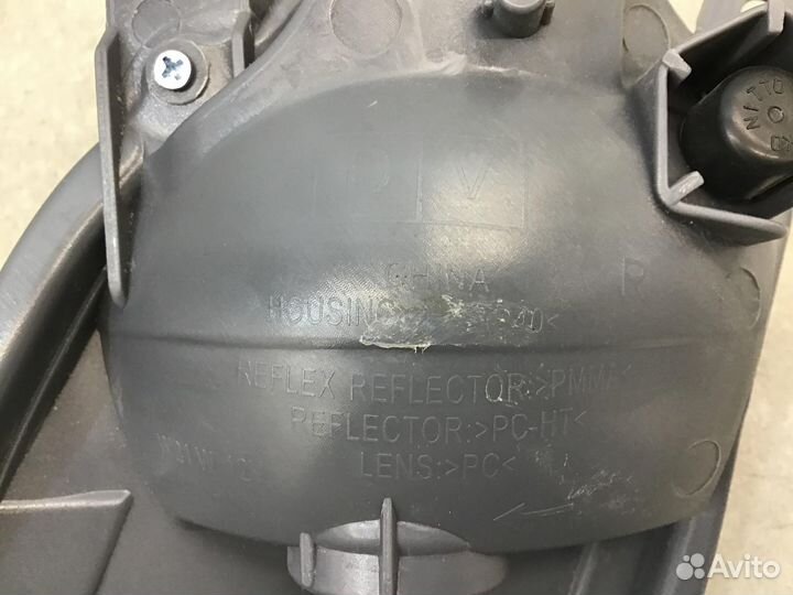 Фонарь задний в бампер правый Toyota Highlander II