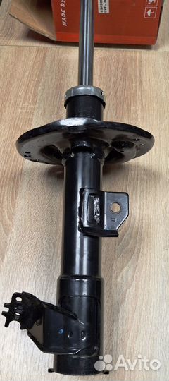 Амортизатор передний правый бу Toyota Camry 50