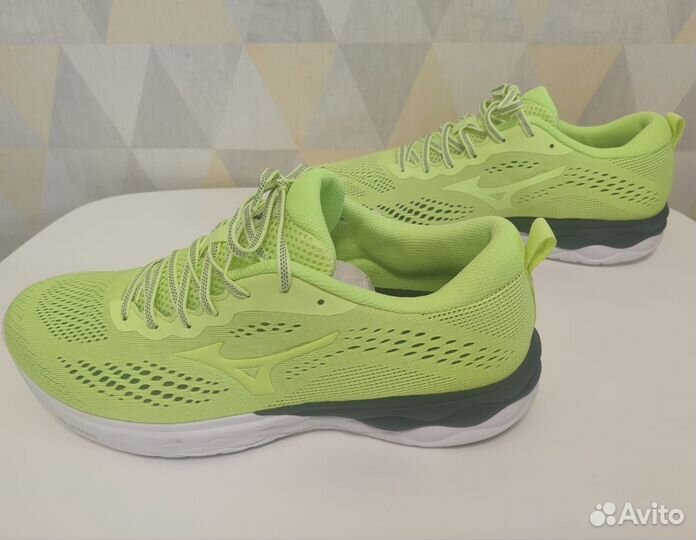 Кроссовки Mizuno Wave Revolt 2