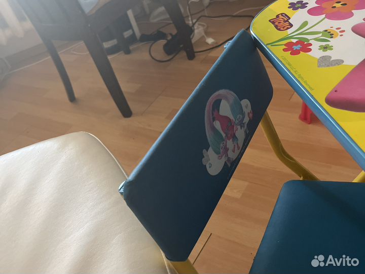 Детский стол и стул тролли