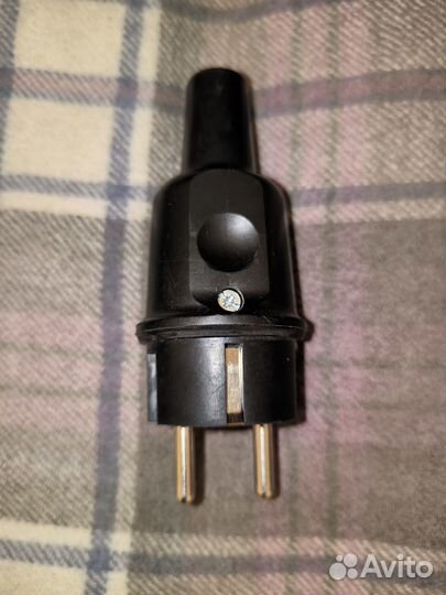 Розетки и выключатели черные