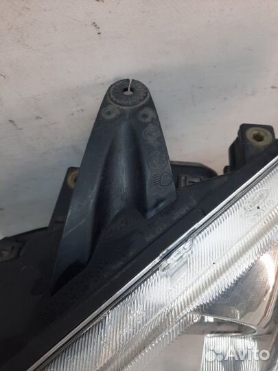 Фара передняя левая Ford Focus хэтчбэк 5 дв. 1.6