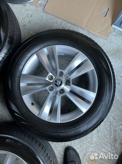 R17 Yokohama BluEarth AE50 215/65, PCD 5x112 DIA 57.1