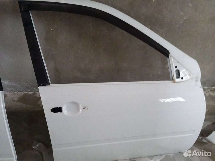 Двери передние на granta