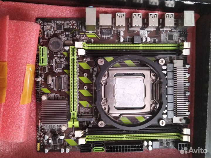 Материнская плата с процессором и памятью