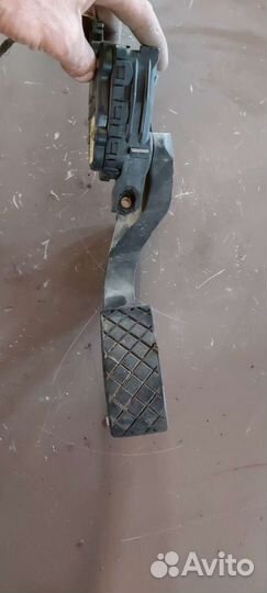 Педаль газа на Volkswagen Passat B5