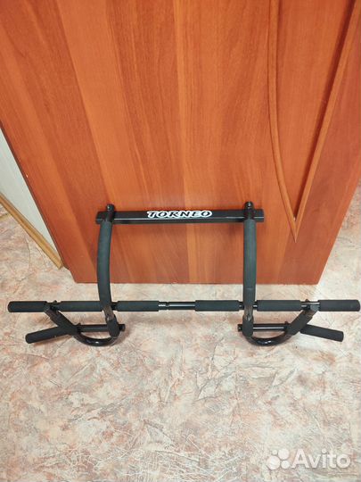 Турник дверной накладной Torneo A-900