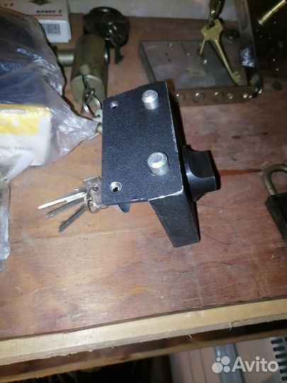 Замок дверной бу