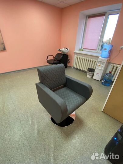Парикмахерское кресло
