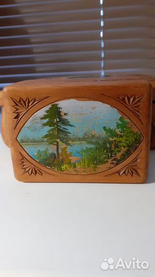 Деревянная шкатулка
