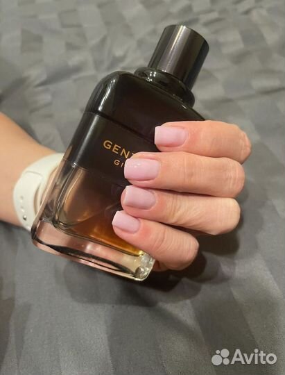 Модель на маникюр