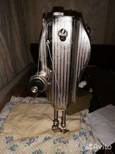Швейная машинка Подольск на станине singer