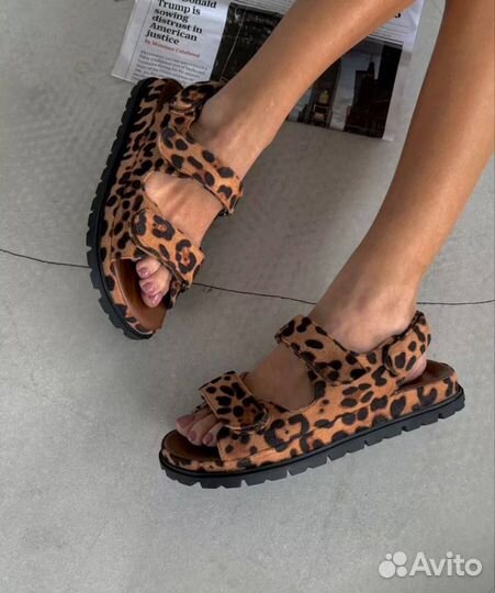 Сандалии для девочки 23,23.5,24размер