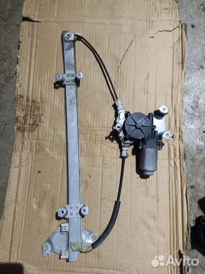 Стеклоподъемник правой двери Nissan almera tino