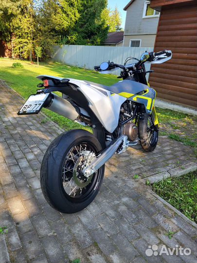 Husqvarna 701 supermoto