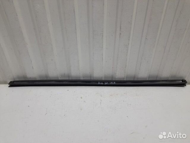 Накладка стекла передней правой двери внутренняя