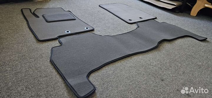 Автоковрики для Toyota Land Cruiser 200, серые