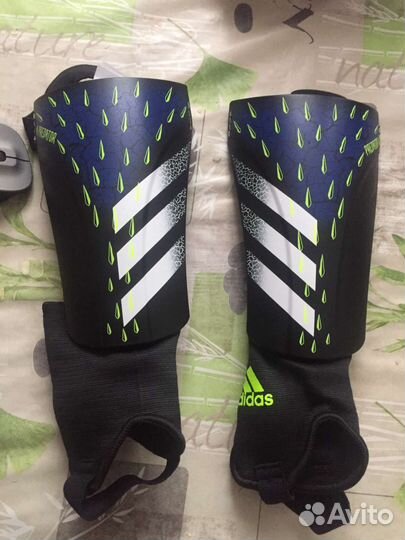 Щитки футбольные