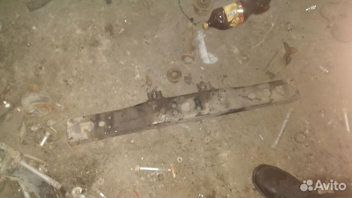 Балка поперечная Toyota Land Cruiser 200