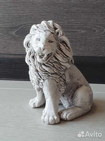 Статуэтка лев