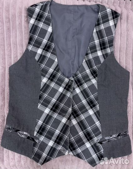 Серая школьная форма: 2 жилетки