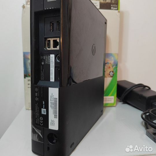 Xbox 360 Е 16Гб + диски. Магазин Гарантия Кредит