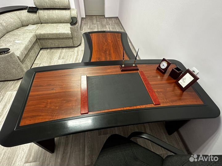 Стол руководителя