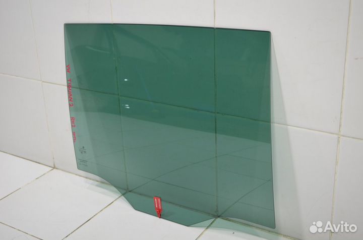 Стекло двери заднее правое Volkswagen Tiguan 2