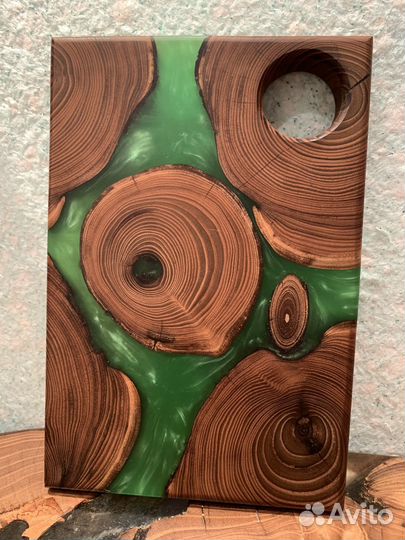 Сервировочная доска с эпоксидной смолой