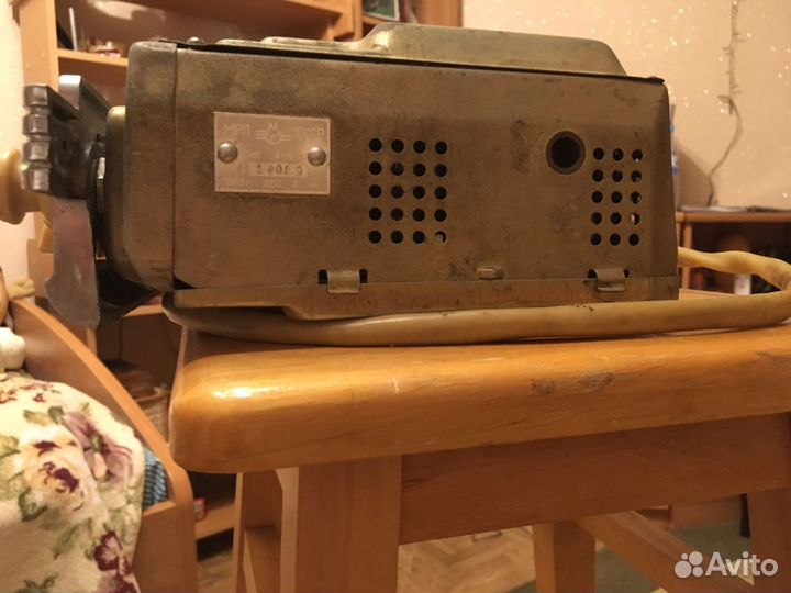 Автомобильный радиоприёмник на газ-21