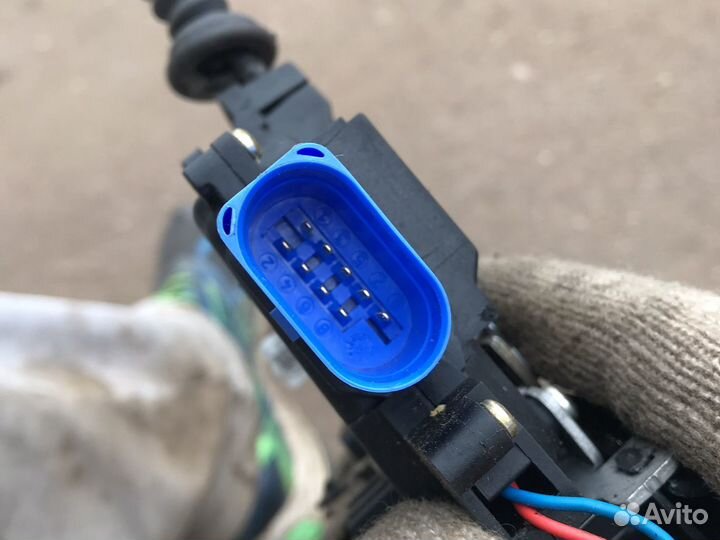 Замок передней правой двери VAG 3D2837016