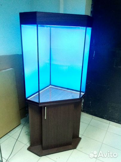 Аквариум 200, новый угловой, свет, биофильтр тумба