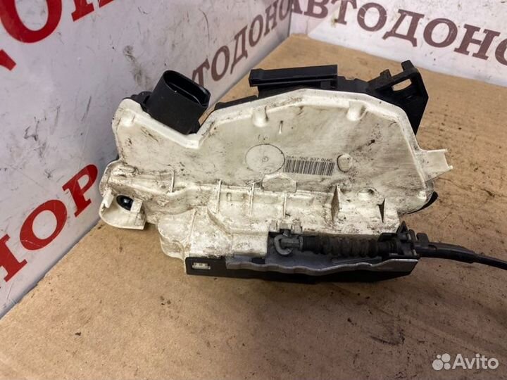 Замок двери передний правый Skoda Fabia 2 2010