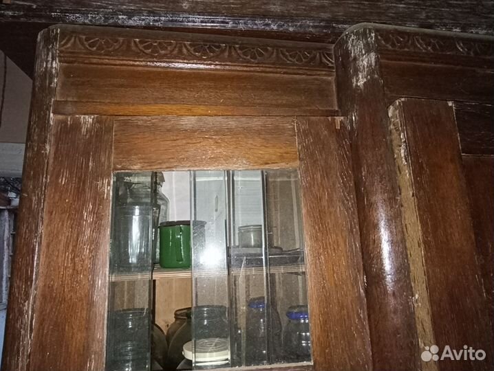 Старинный шкаф