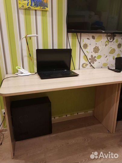 Письменный стол