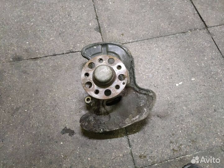 Кулак передний правый Mercedes-Benz C-Класс