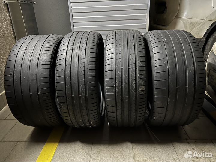 Pirelli P Zero 285/40 R23 и 325/35 R23