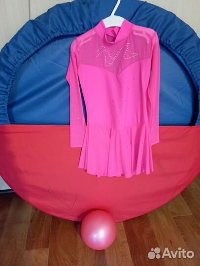 Костюм, обручи, мяч