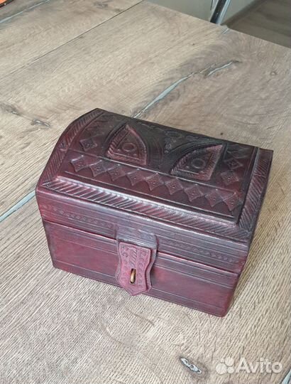 Кожаная шкатулка