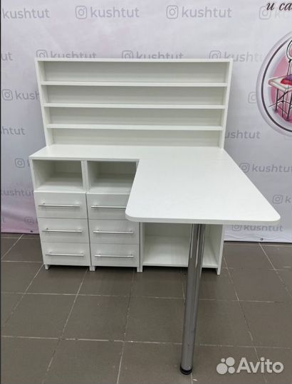 Маникюрный стол в наличии