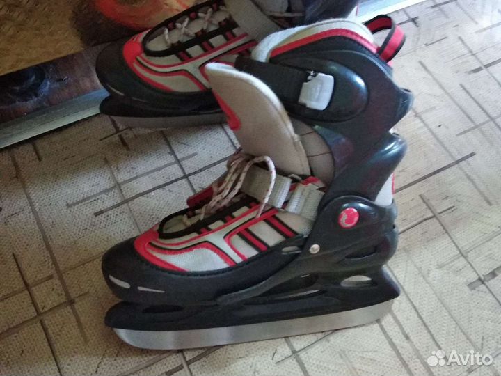 Коньки хоккейные