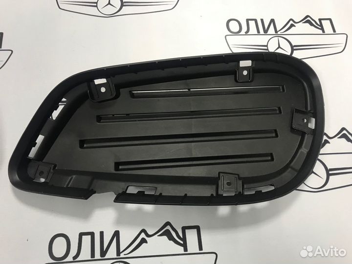 Кожух сетки правая Mercedes-Benz W212 рест