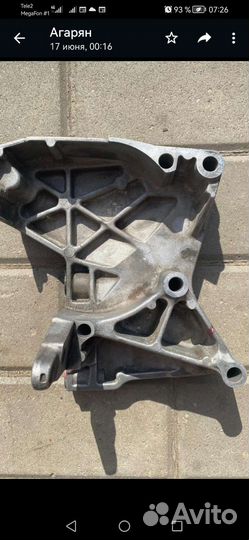 Кронштейн двс правый Рено Меган 2