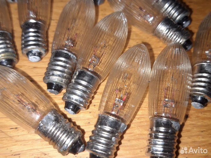 Лампочка с цоколем Е10